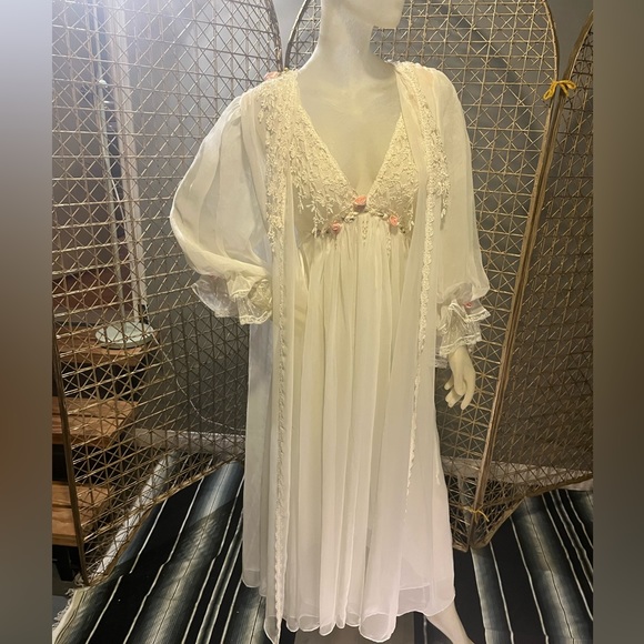 Beautiful Vintage Cabernet 2 piece set. - Picture 14 of 14